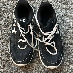 Under Armor athletic sneakers size 8.5.